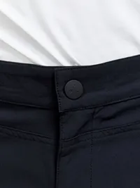 1910394-999000_ADV Explore Tech Shorts M_Closeup4.jpg